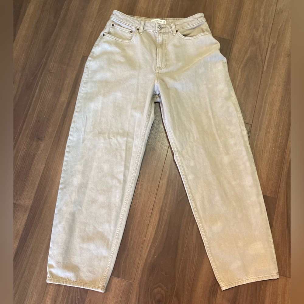 Abercrombie & Fitch the taper Jean. High rise. Size 30 waist 10R curve love
